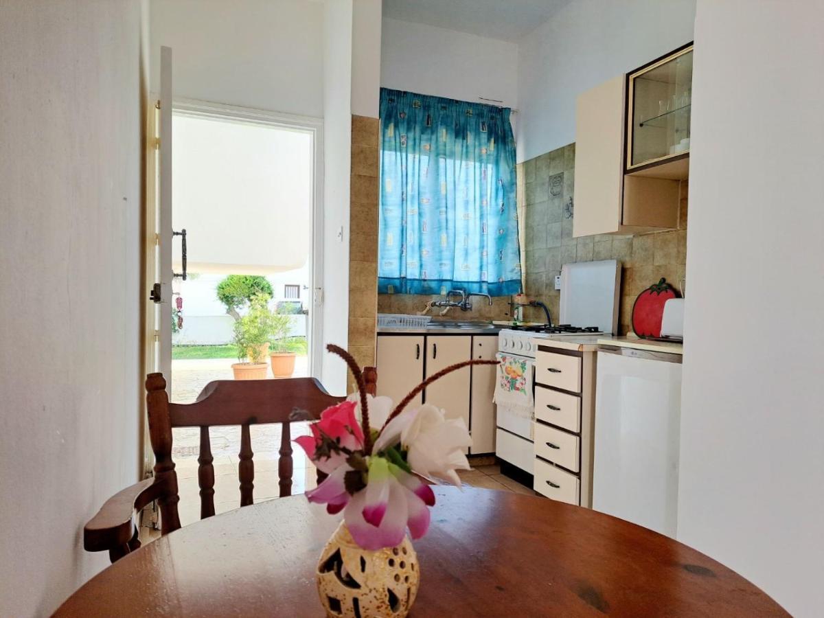 Florence Hotel Apartments Ayía Nápa Extérieur photo