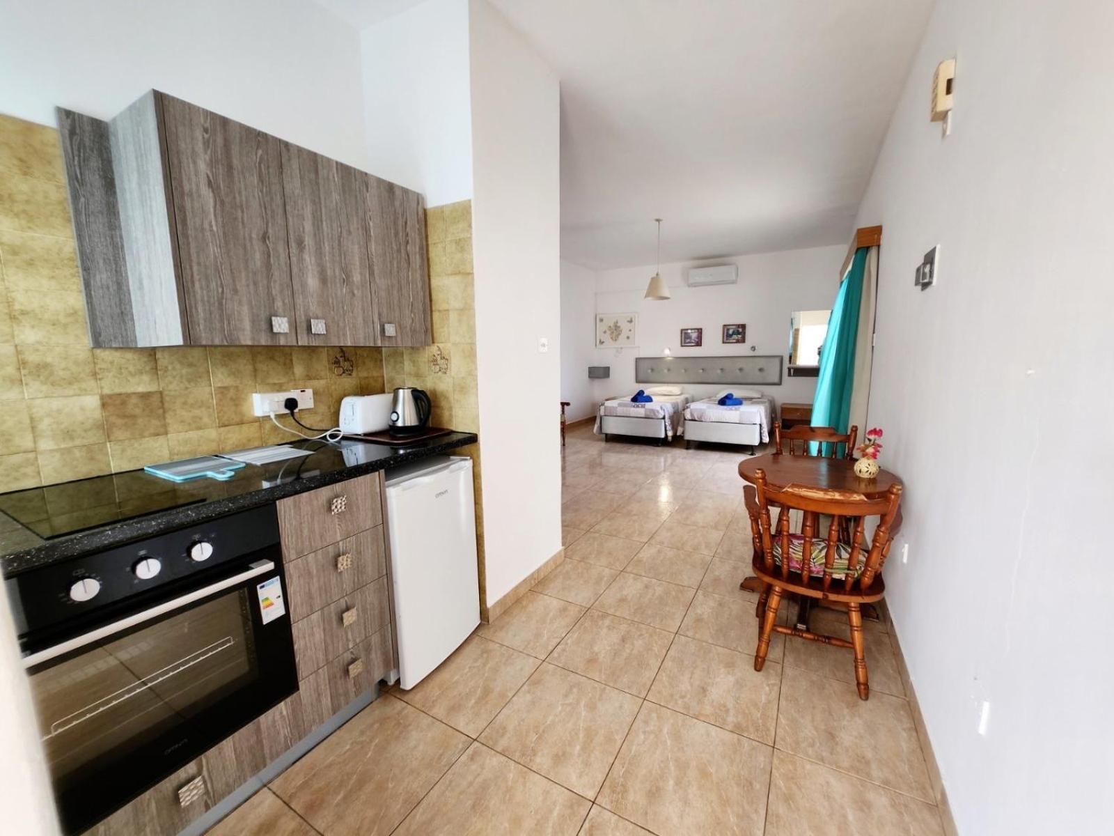 Florence Hotel Apartments Ayía Nápa Extérieur photo