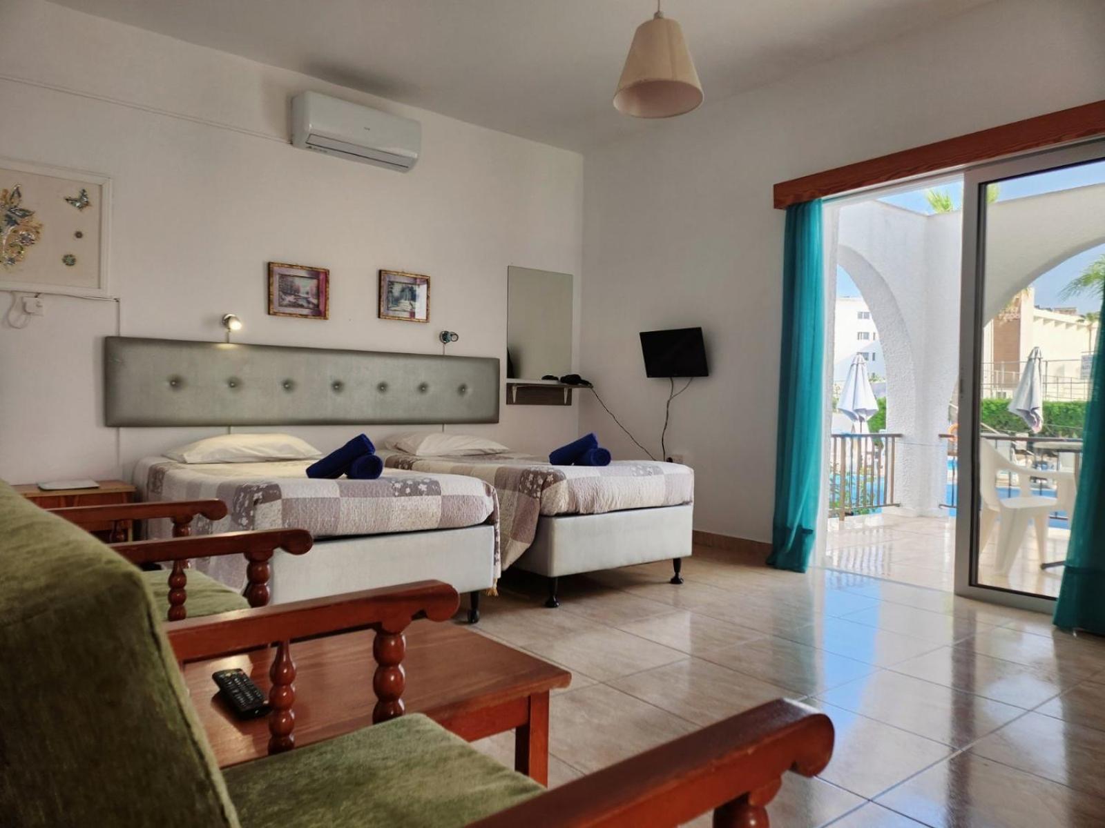 Florence Hotel Apartments Ayía Nápa Extérieur photo