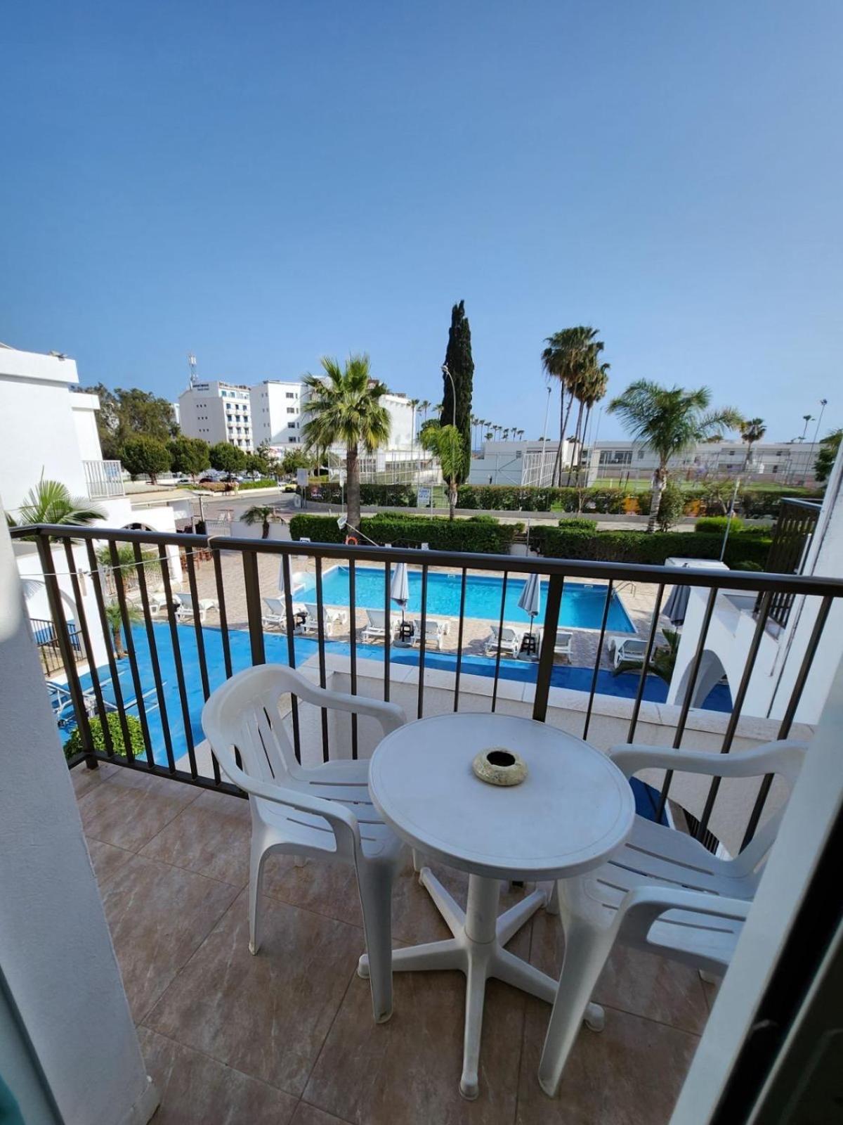 Florence Hotel Apartments Ayía Nápa Extérieur photo
