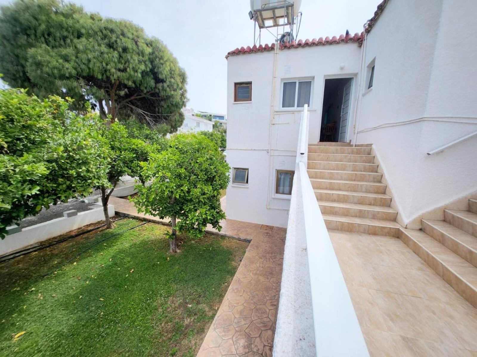 Florence Hotel Apartments Ayía Nápa Extérieur photo